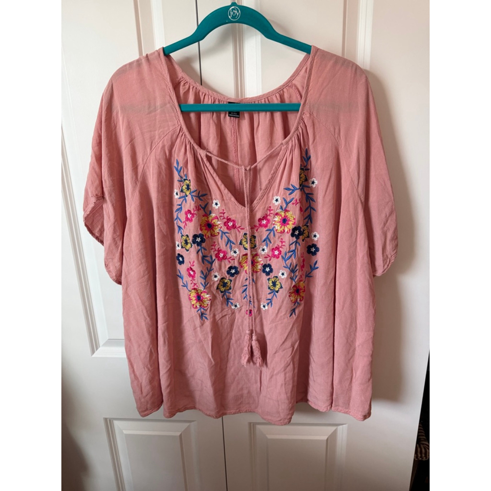 SHEIN Plus Pink Embroidered Tunic Top 24